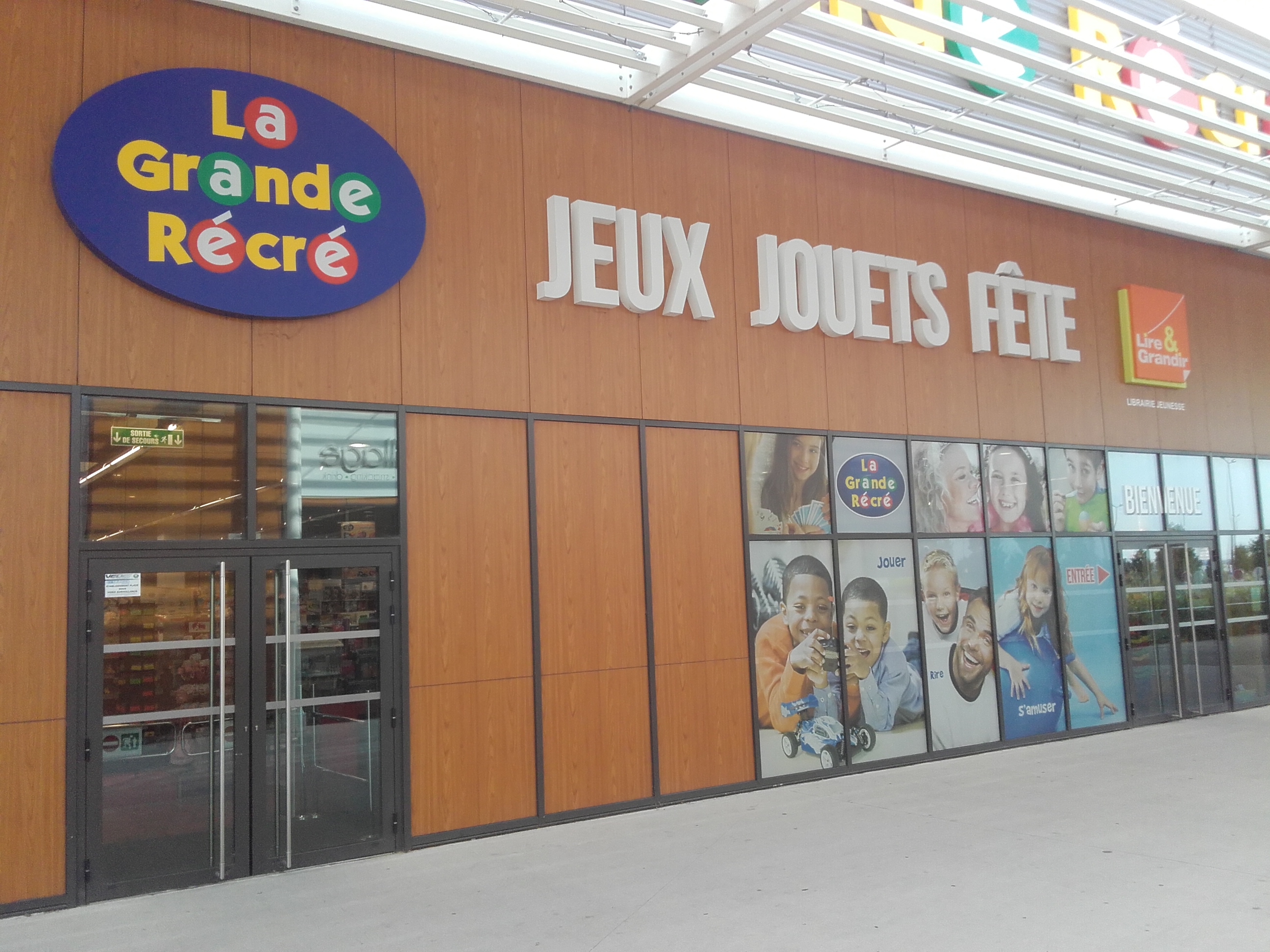 magasin jouet nimes carre sud